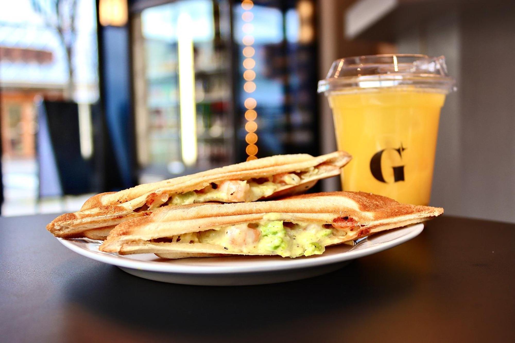 Gems And Cafe Bar 2* Yufu